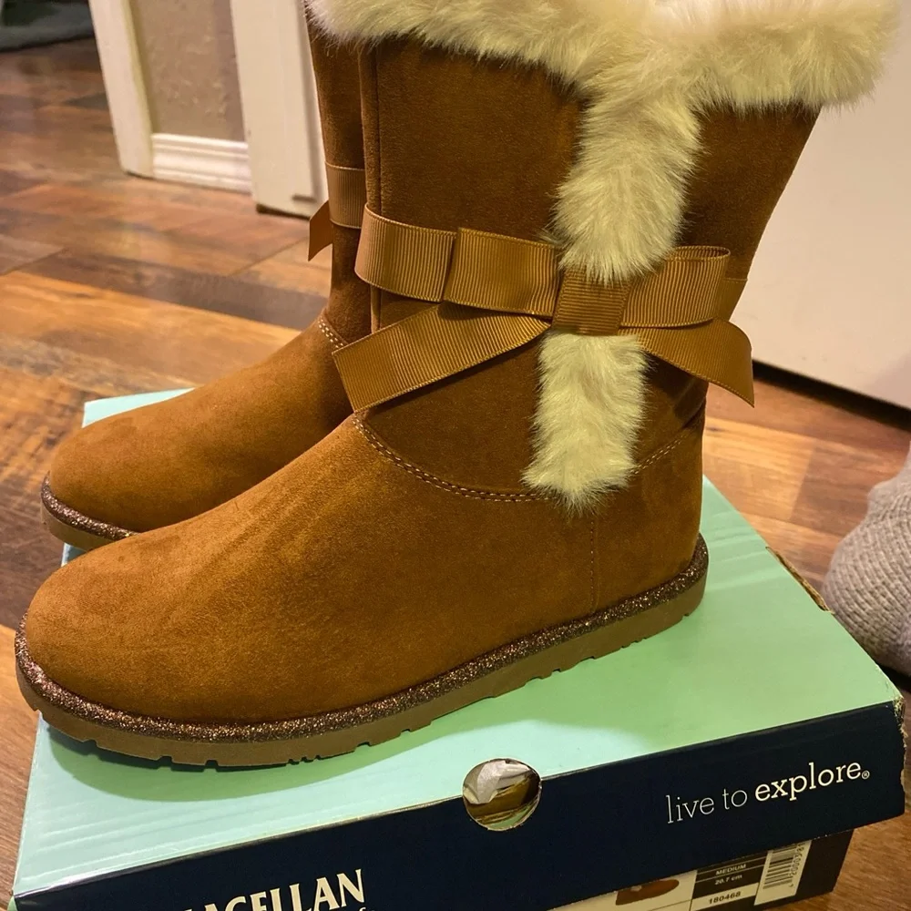 Magellan Outdoors Tan Boots with Faux Fur and Bow - Picture 5 of 8